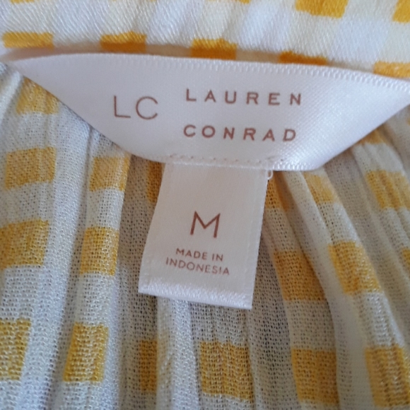 Lauren Conrad Sleeveless Tank. - Picture 7 of 7